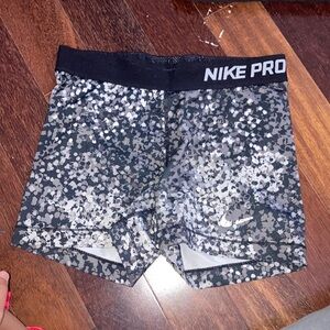 Nike pros adult medium multicolored shorts 3” inseam